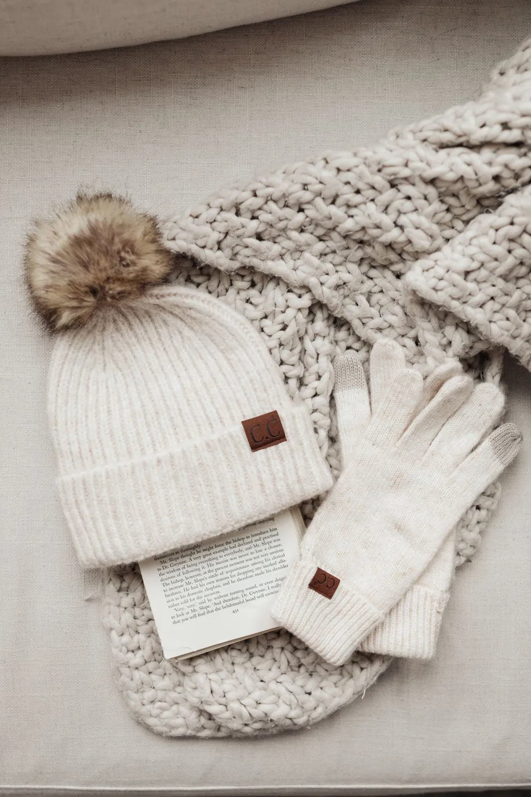 Classic Rib Beanie w/ Faux Fur Pom