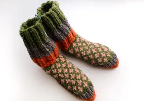 Green and Orange Multicolor Woolen Indoor Lined Hand Knitted Boot